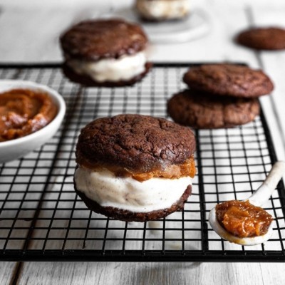 Recette d'Ice cream cookie sandwich façon Snickers