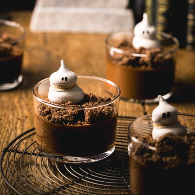 Halloween :  la recette de la mousse au chocolat Weiss et meringues fantômes 